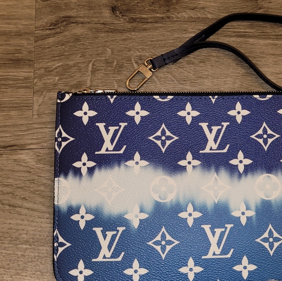 Louis Vuitton Escale Collection Neverfull Pouch - Picture 2 of 8